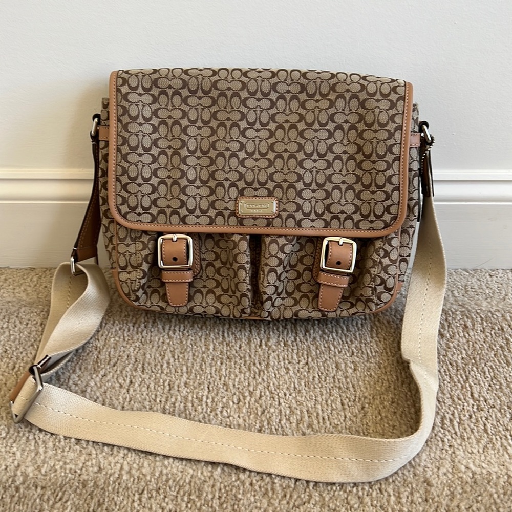 Coach Signature Messenger Bag F70283